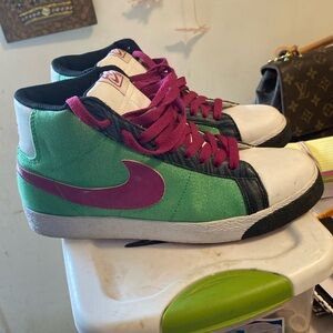 Woman’s Nike blazer mid / 8.5